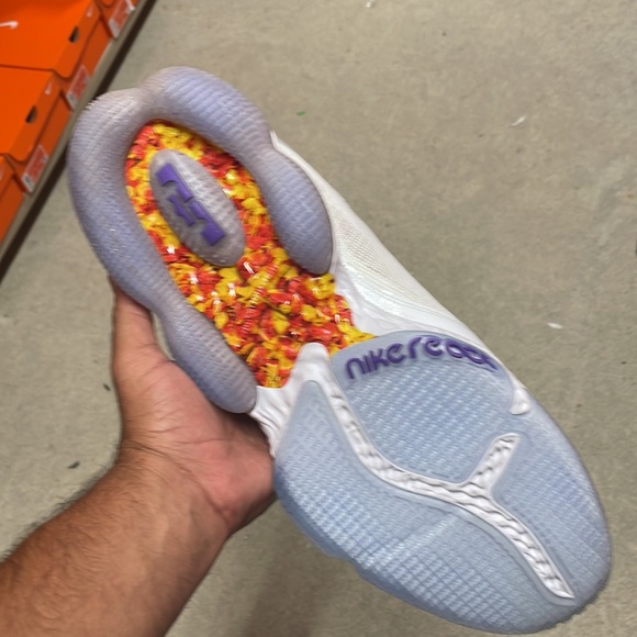 Nike Lebron XIX low - Picture 3 of 9